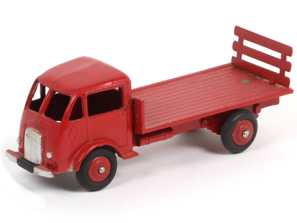 Lot 511 - DINKY TOYS (FRANCE) (1)