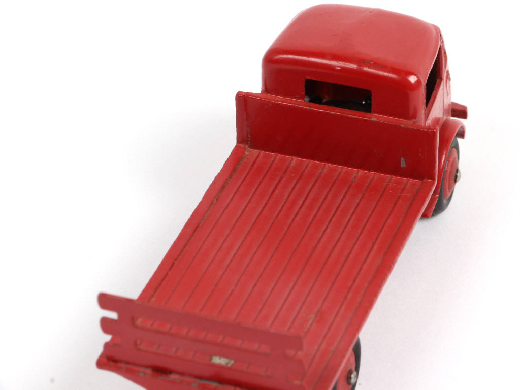 Lot 511 - DINKY TOYS (FRANCE) (1)