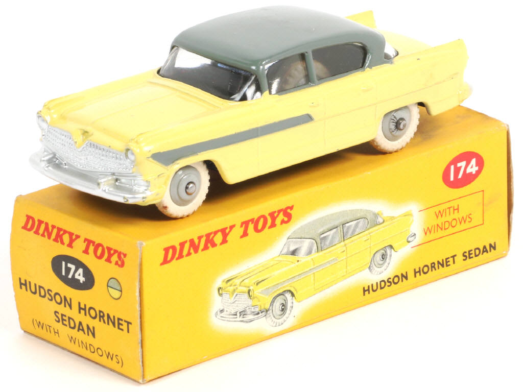 Lot 601 - DINKY TOYS (GB) (1)