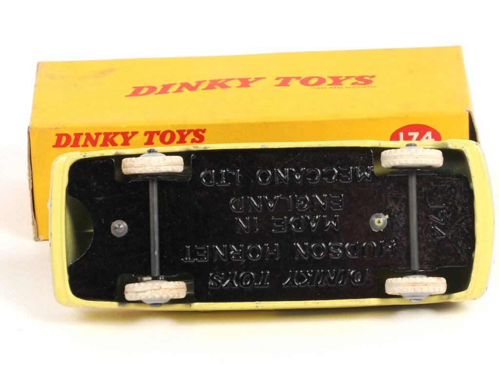 Lot 601 - DINKY TOYS (GB) (1)