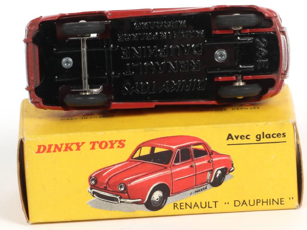 Lot 419 - DINKY TOYS (FRANCE) (1)
