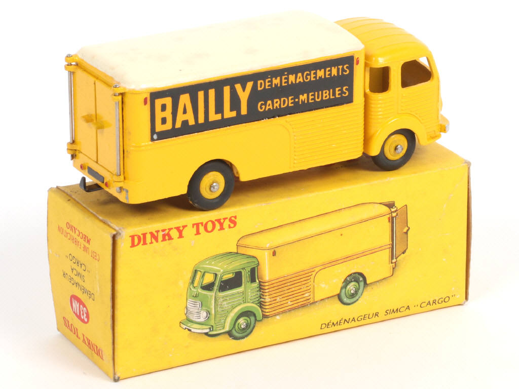 Lot 530 - DINKY TOYS (FRANCE) (1)