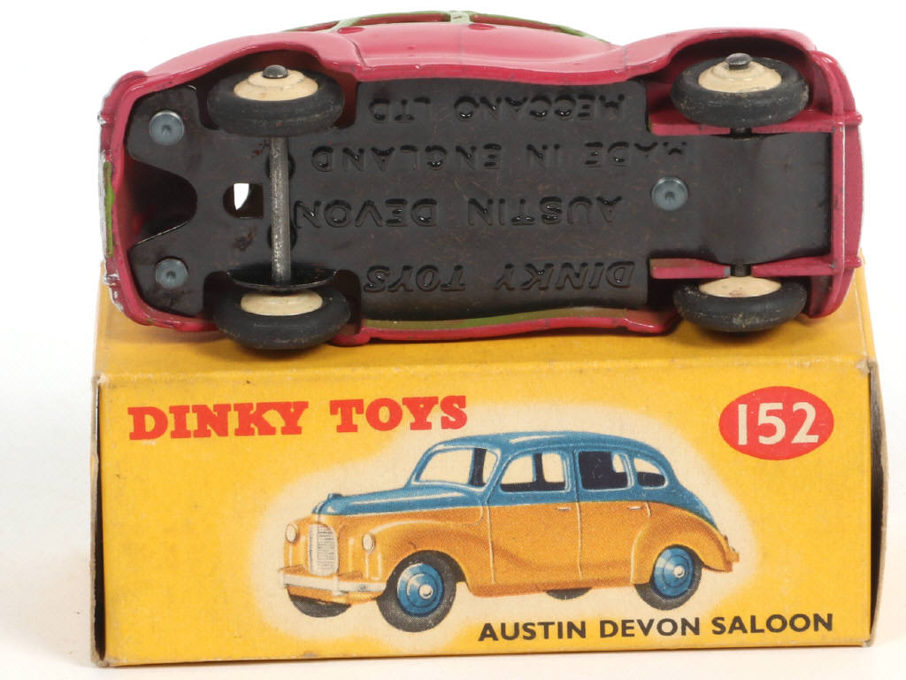 Lot 586 - DINKY TOYS (GB) (1)