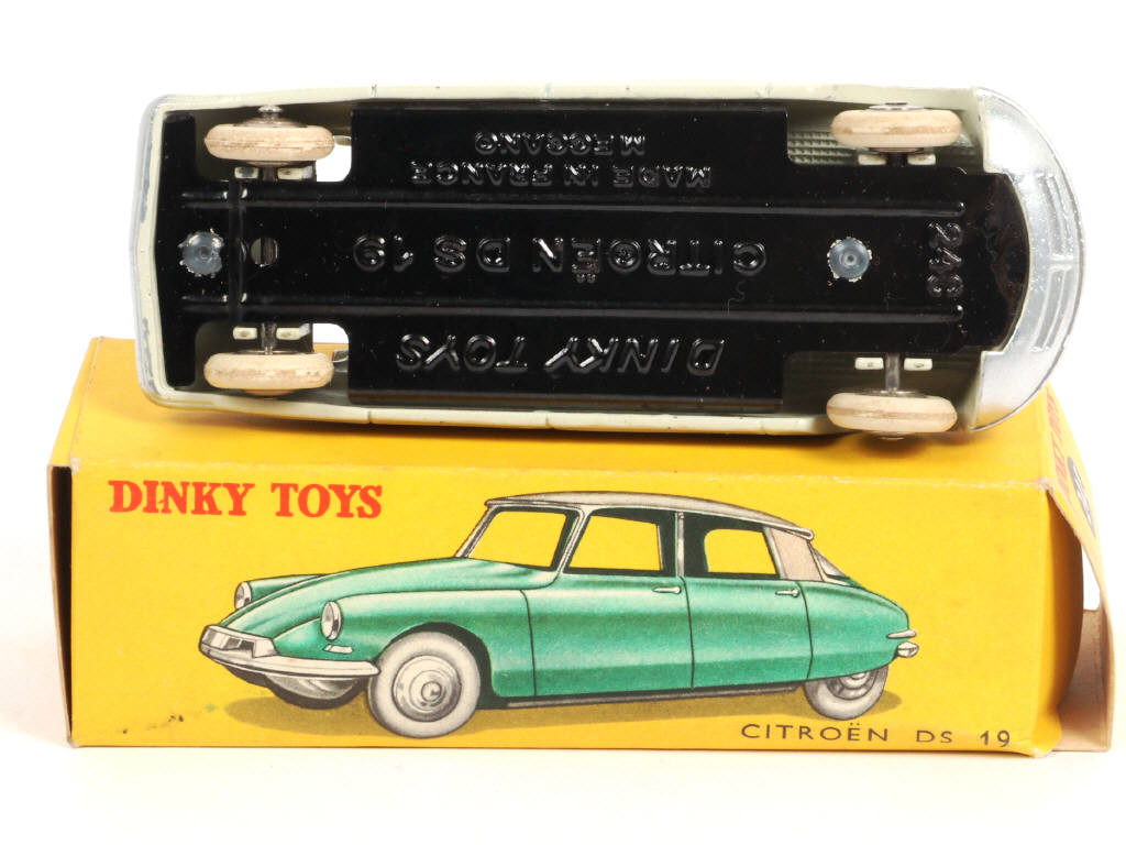Lot 397 - DINKY TOYS (FRANCE) (1)