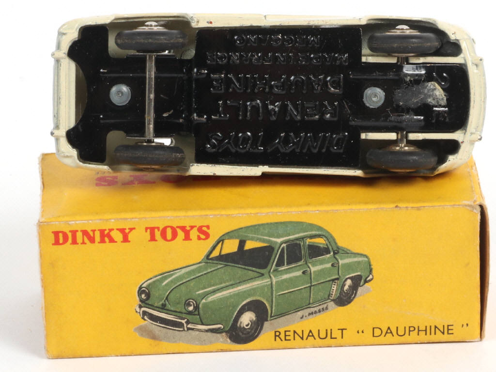 Lot 418 - DINKY TOYS (FRANCE) (1)