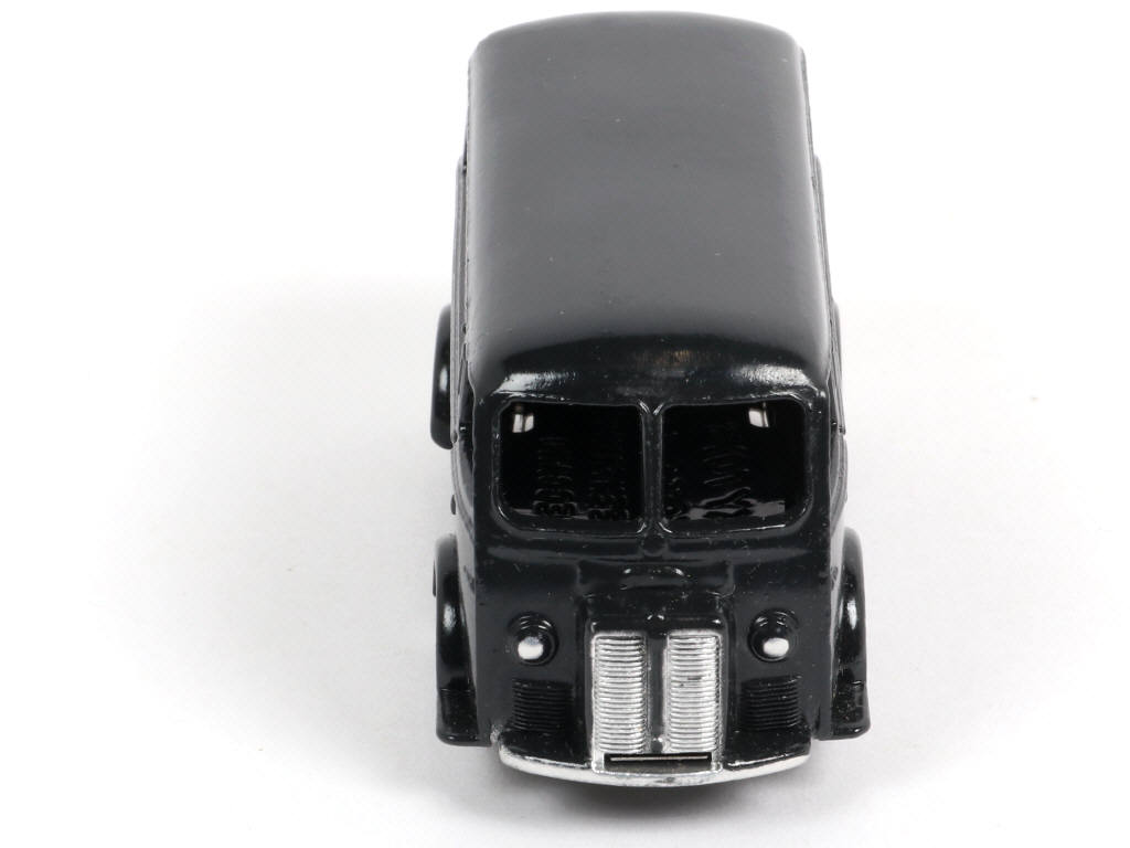 Lot 517 - DINKY TOYS (FRANCE) (1)