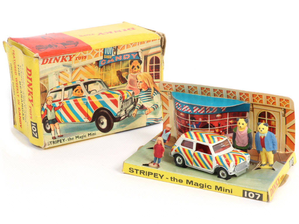 Lot 633 - DINKY TOYS (GB) (1)