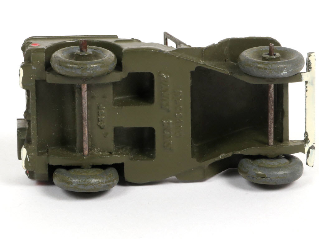 Lot 363 - DINKY TOYS (FRANCE) (1)