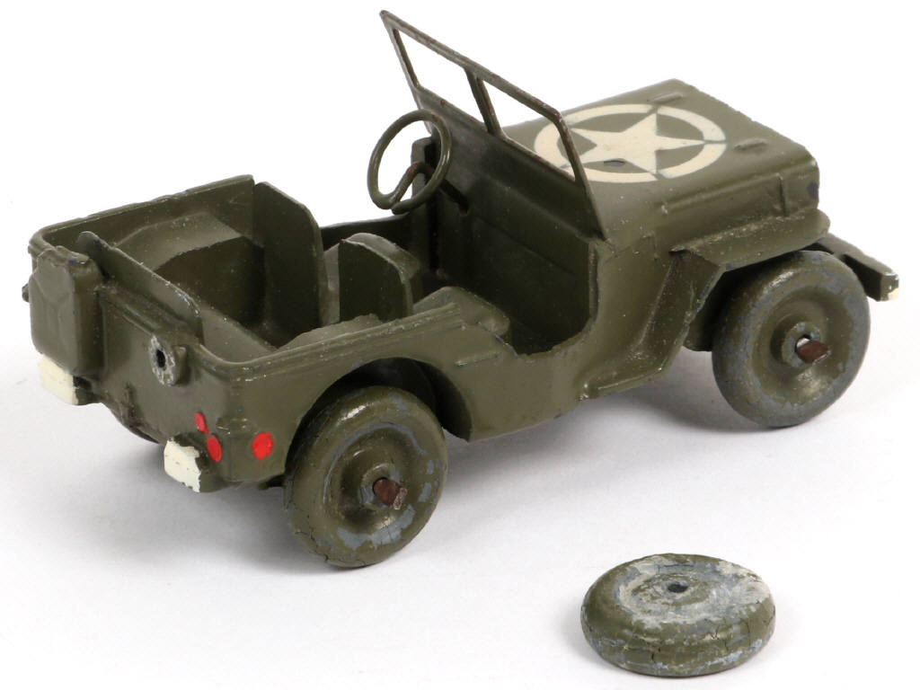 Lot 363 - DINKY TOYS (FRANCE) (1)