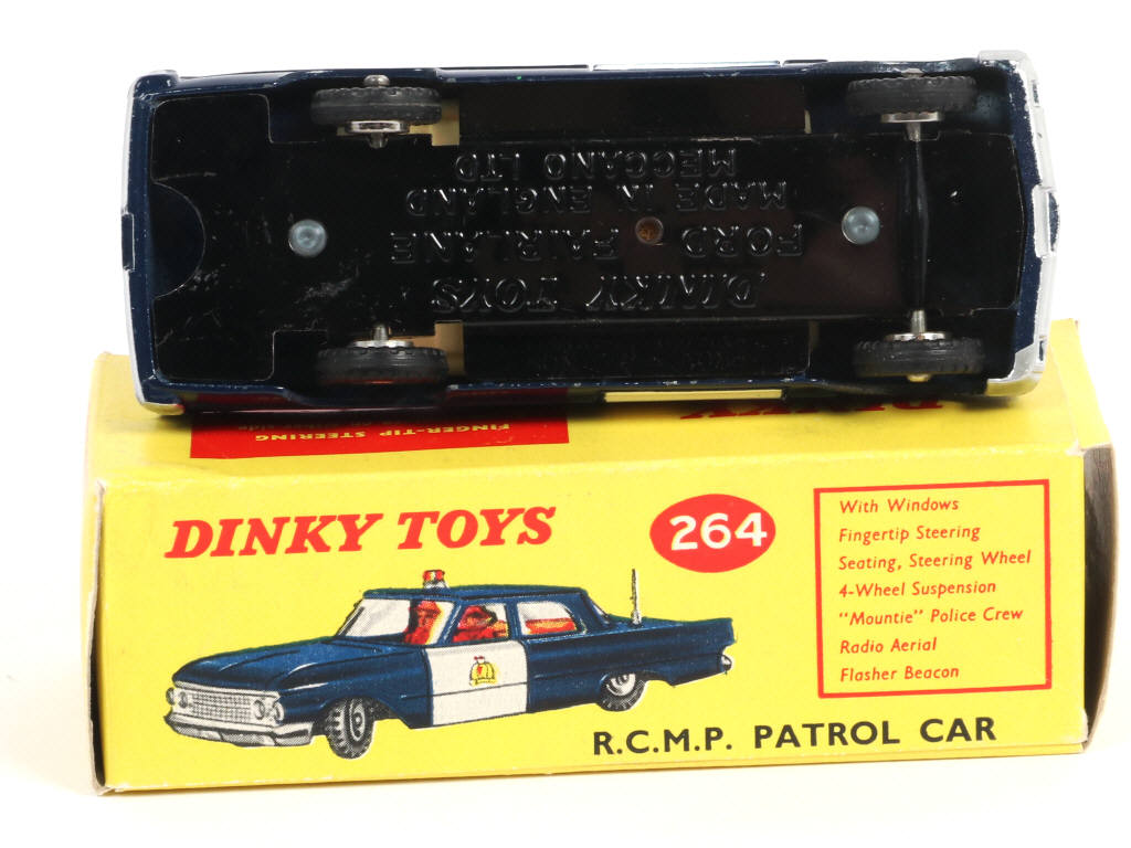 Lot 621 - DINKY TOYS (GB) (1)