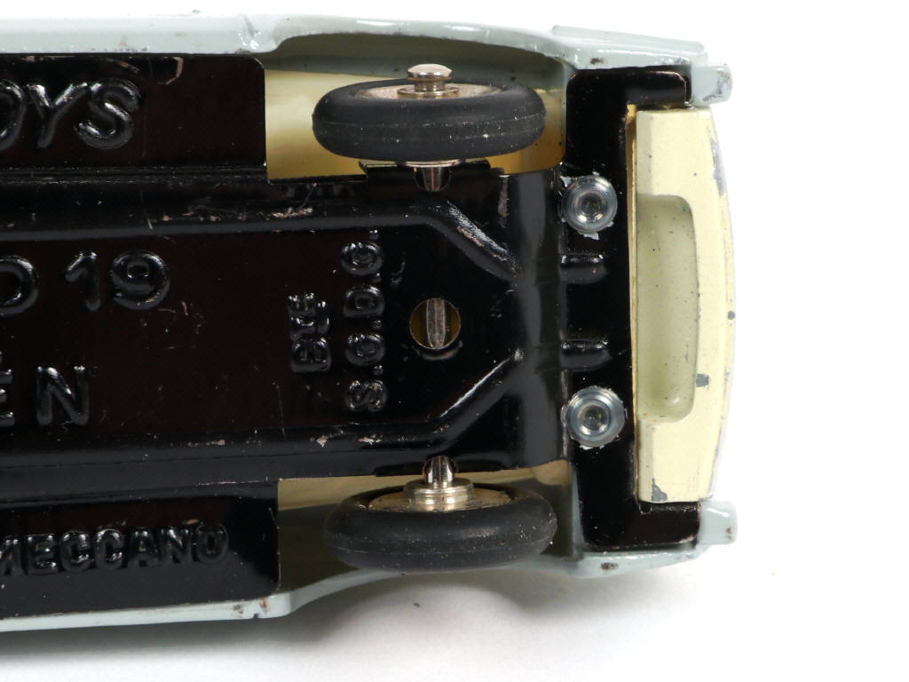 Lot 411 - DINKY TOYS (FRANCE) (1)