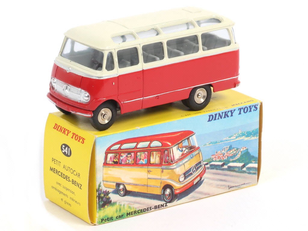 Lot 526 - DINKY TOYS (FRANCE) (1)