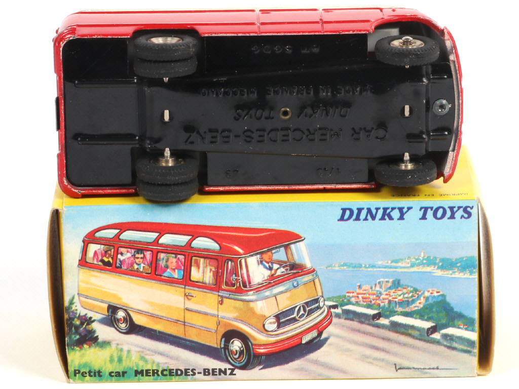 Lot 526 - DINKY TOYS (FRANCE) (1)
