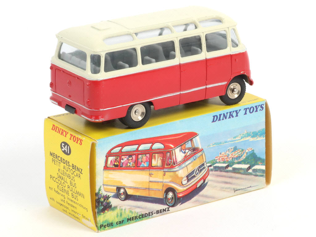 Lot 526 - DINKY TOYS (FRANCE) (1)