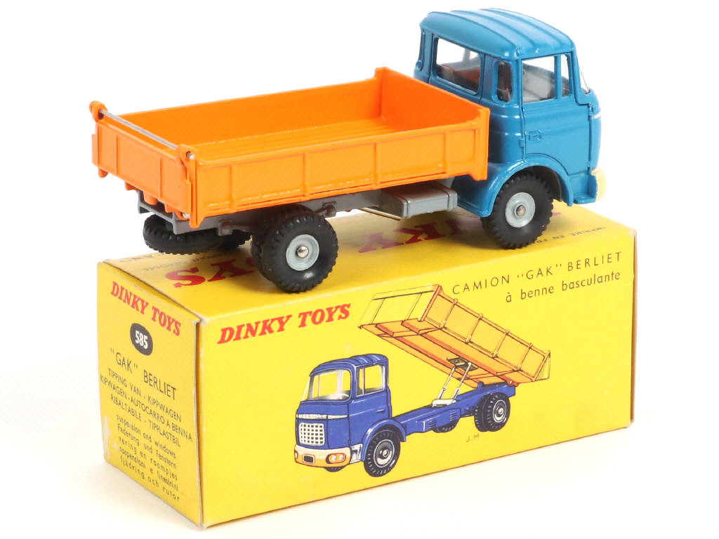 Lot 534 - DINKY TOYS (FRANCE) (1)