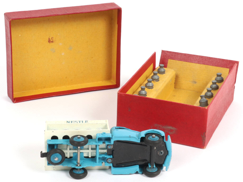 Lot 528 - DINKY TOYS (FRANCE) (1)