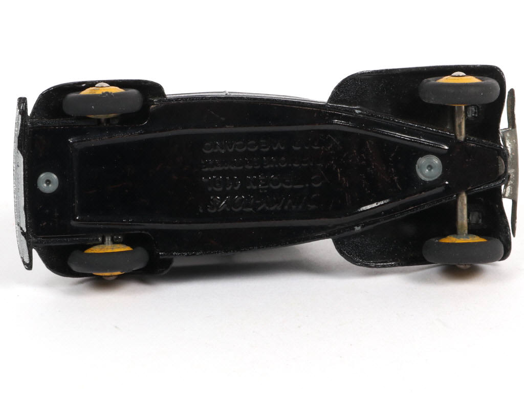 Lot 372 - DINKY TOYS (FRANCE) (1)