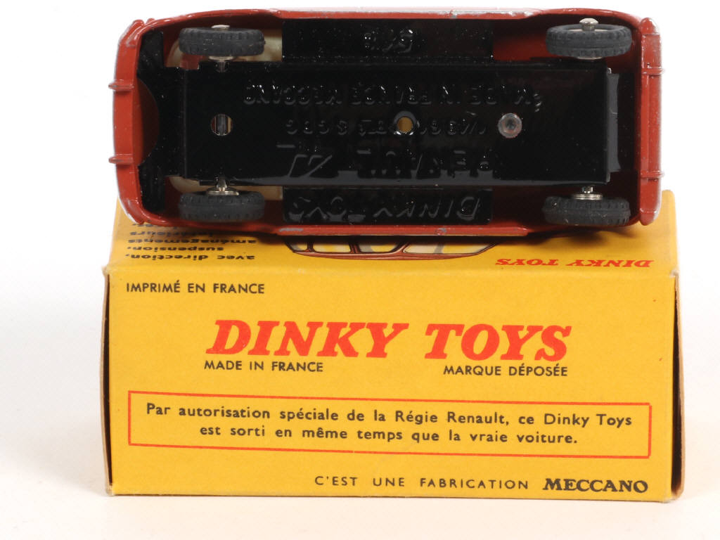 Lot 453 - DINKY TOYS (FRANCE) (1)