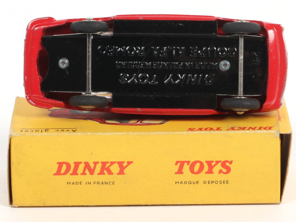 Lot 422 - DINKY TOYS (FRANCE) (1)