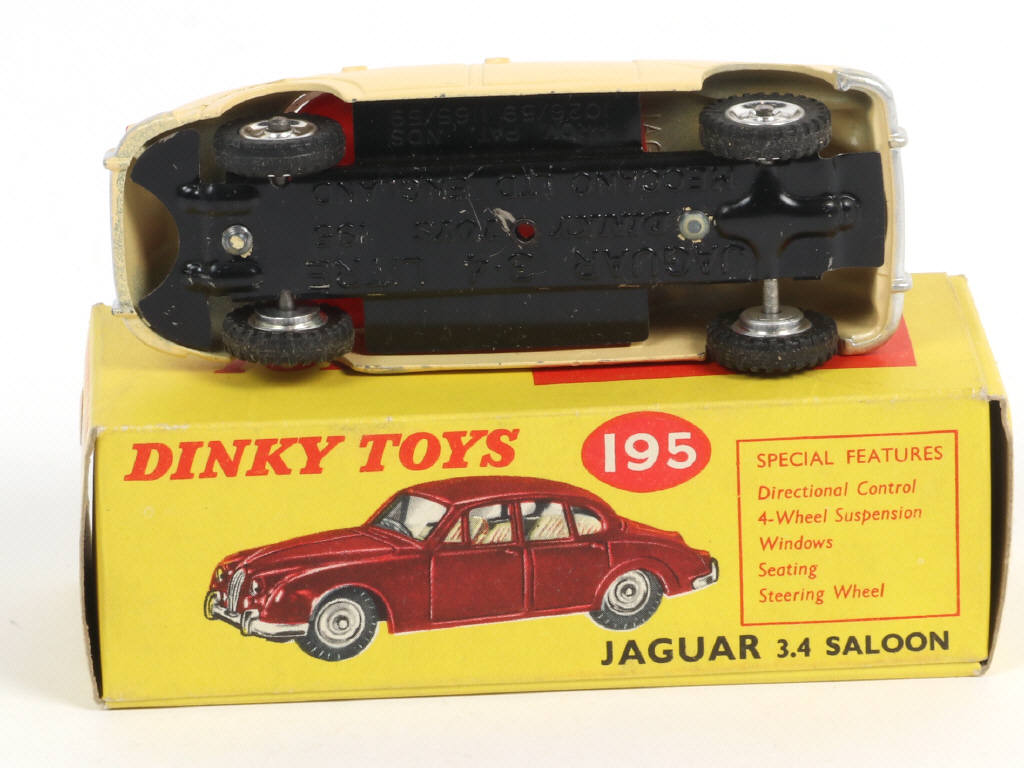 Lot 611 - DINKY TOYS (GB) (1)