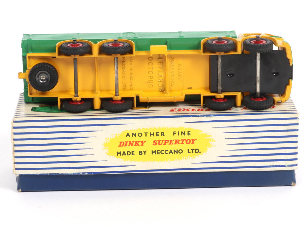 Lot 645 - DINKY TOYS (GB) (1)