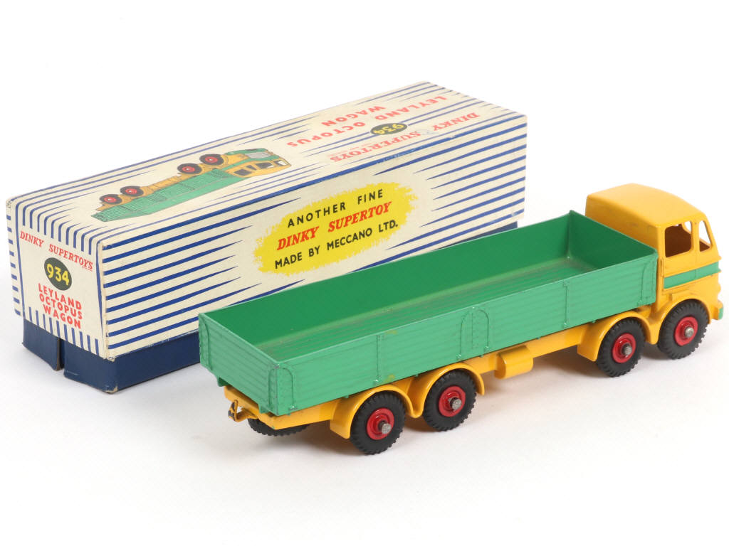 Lot 645 - DINKY TOYS (GB) (1)