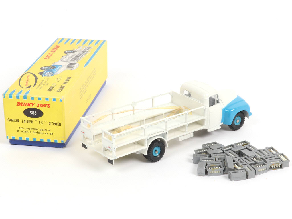 Lot 539 - DINKY TOYS (FRANCE) (1)