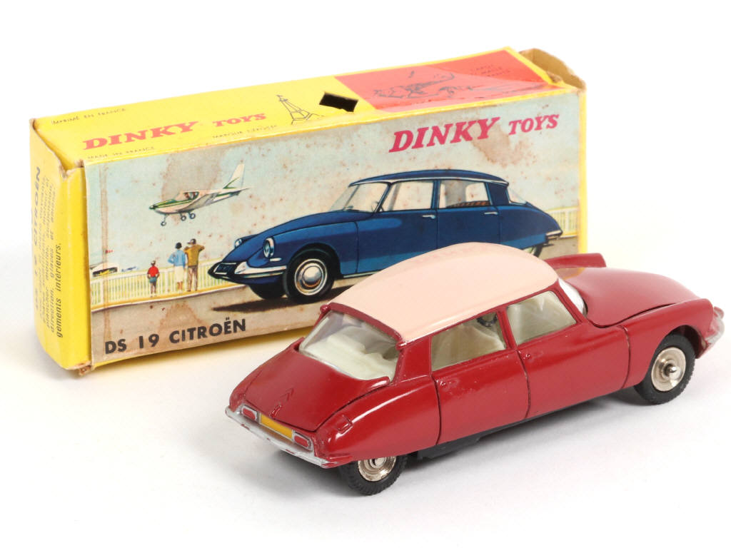 Lot 405 - DINKY TOYS (FRANCE) (1)