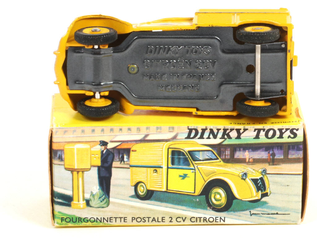 Lot 432 - DINKY TOYS (FRANCE) (1)