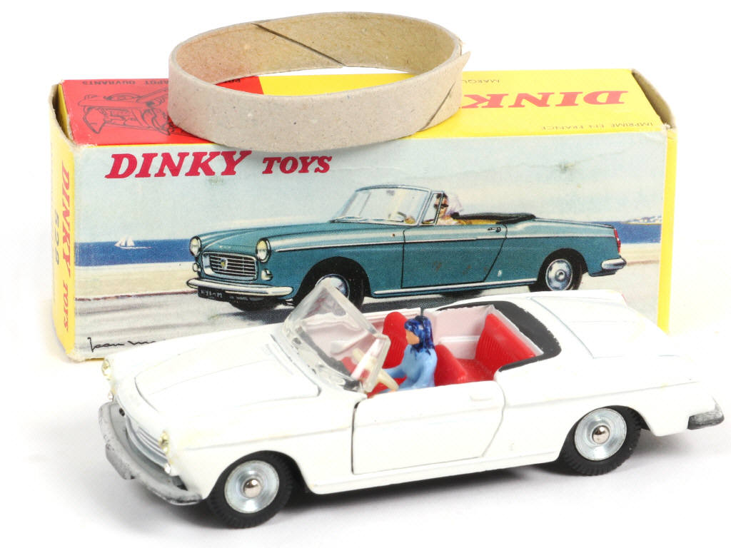 Lot 462 - DINKY TOYS (FRANCE) (1)