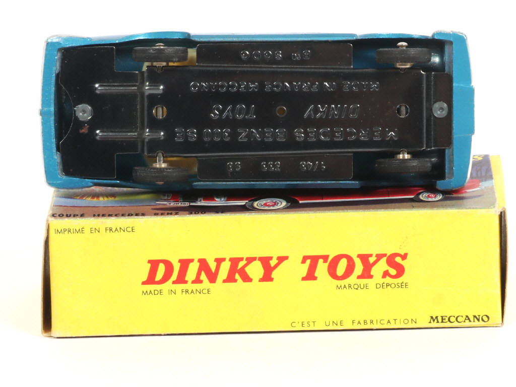 Lot 489 - DINKY TOYS (FRANCE) (1)