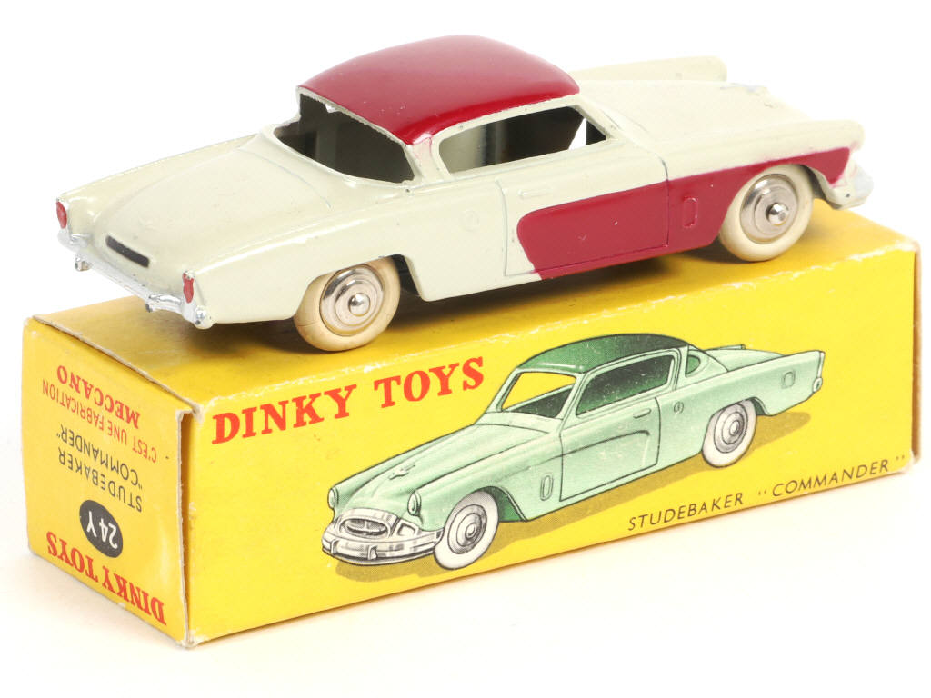 Lot 446 - DINKY TOYS (FRANCE) (1)
