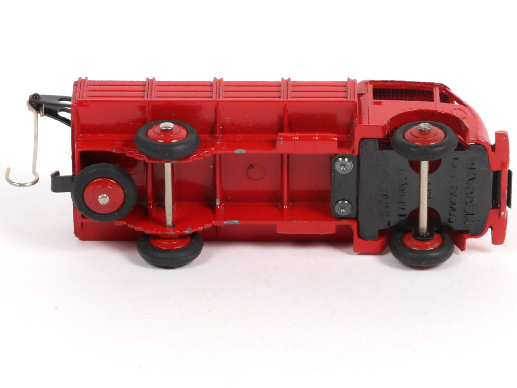 Lot 512 - DINKY TOYS (FRANCE) (1)