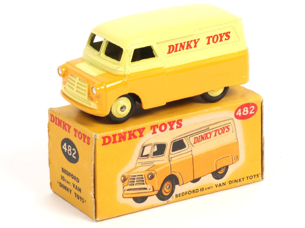Lot 637 - DINKY TOYS (GB) (1)