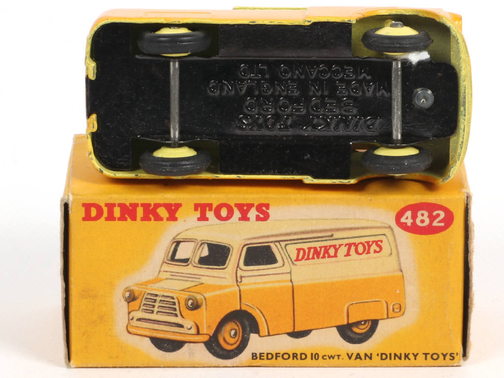 Lot 637 - DINKY TOYS (GB) (1)