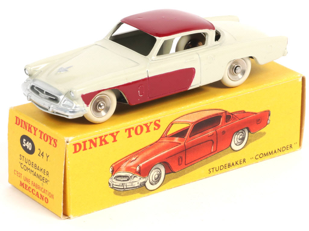 Lot 447 - DINKY TOYS (FRANCE) (1)