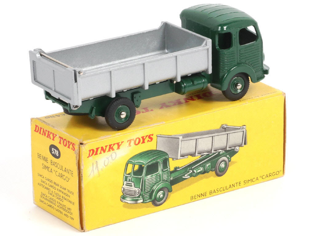 Lot 532 - DINKY TOYS (FRANCE) (1)