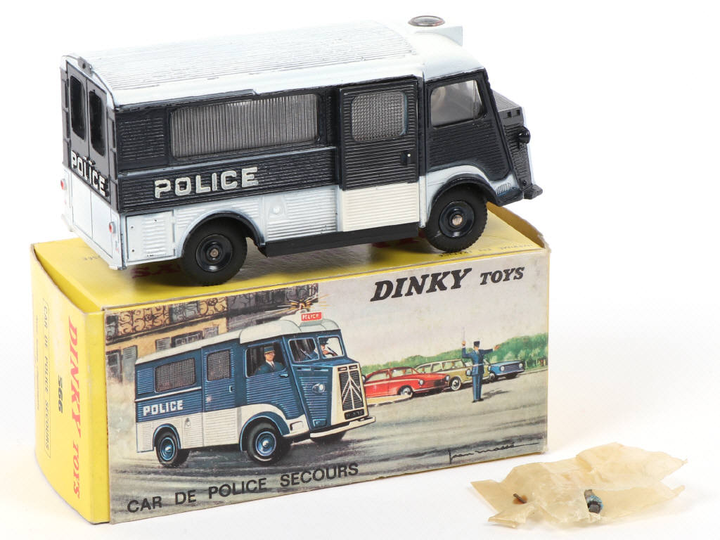 Lot 523 - DINKY TOYS (FRANCE) (1)
