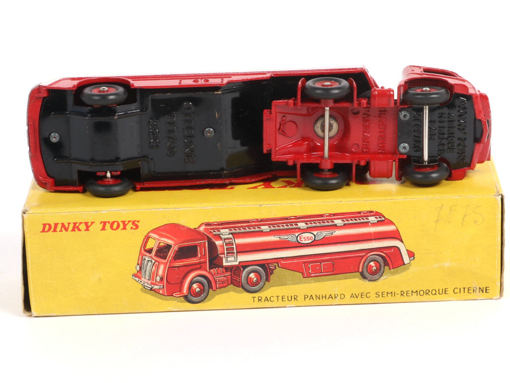 Lot 529 - DINKY TOYS (FRANCE) (1)