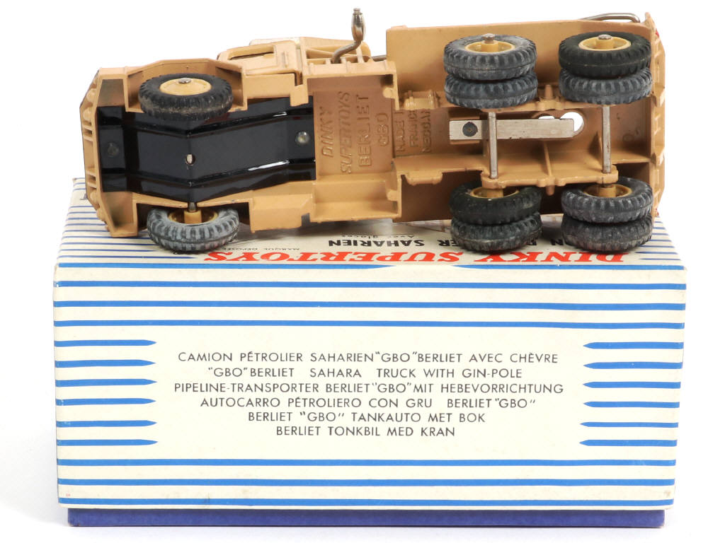 Lot 536 - DINKY TOYS (FRANCE) (1)