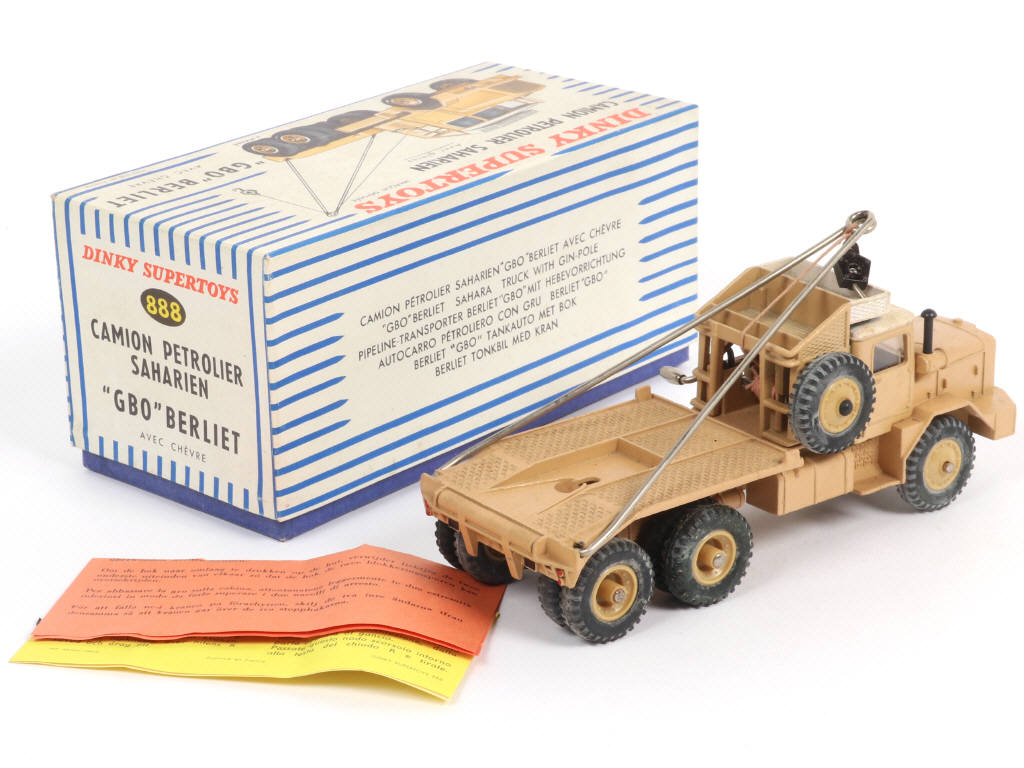 Lot 536 - DINKY TOYS (FRANCE) (1)