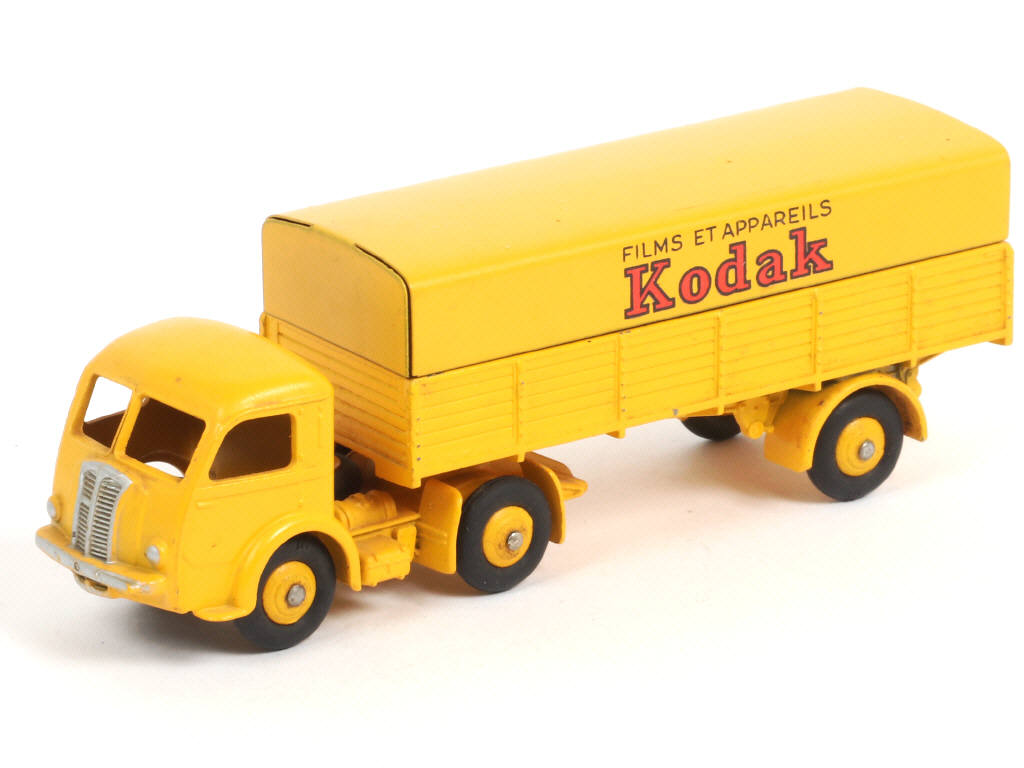 Lot 514 - DINKY TOYS (FRANCE) (1)