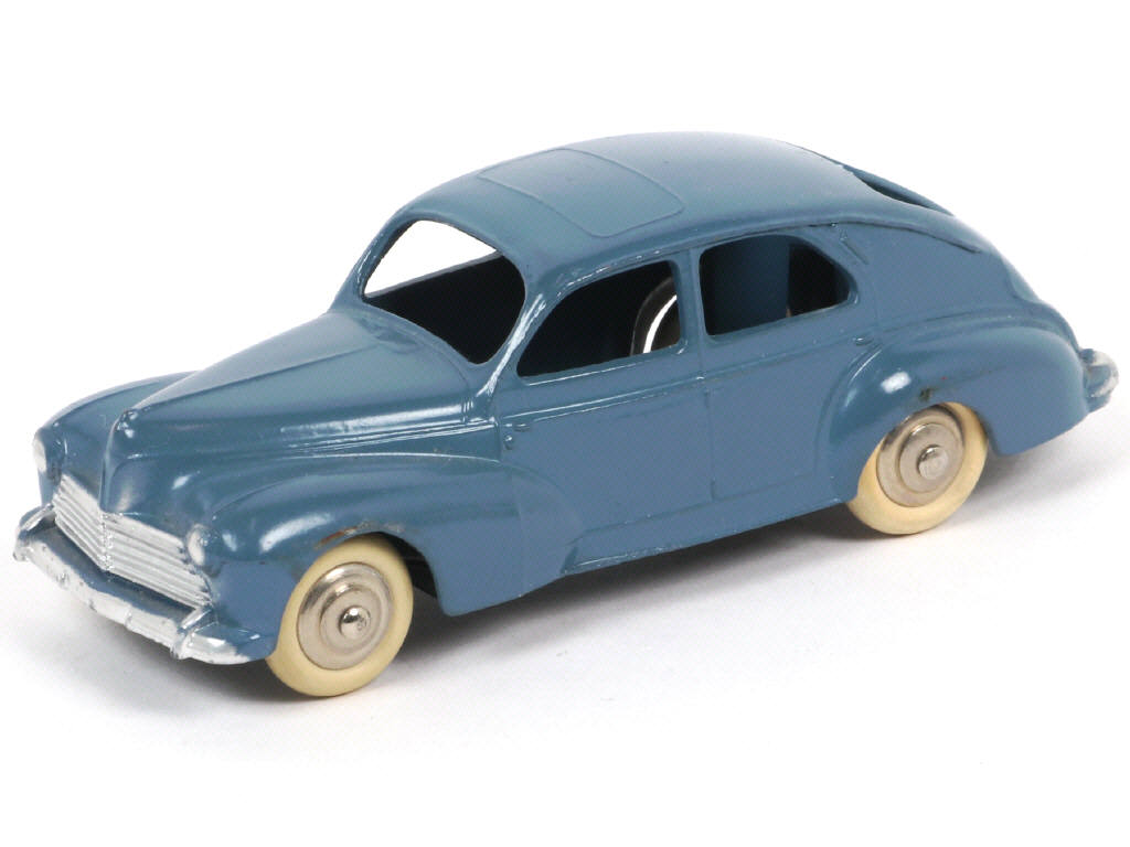 Lot 379 - DINKY TOYS (FRANCE) (1)