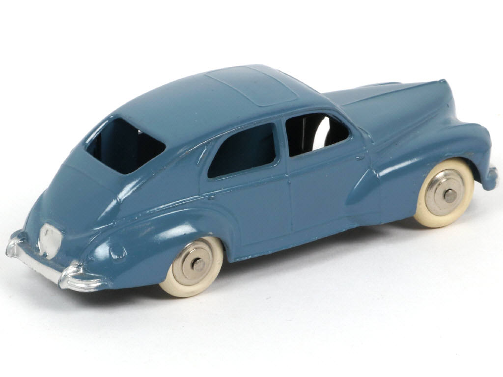 Lot 379 - DINKY TOYS (FRANCE) (1)