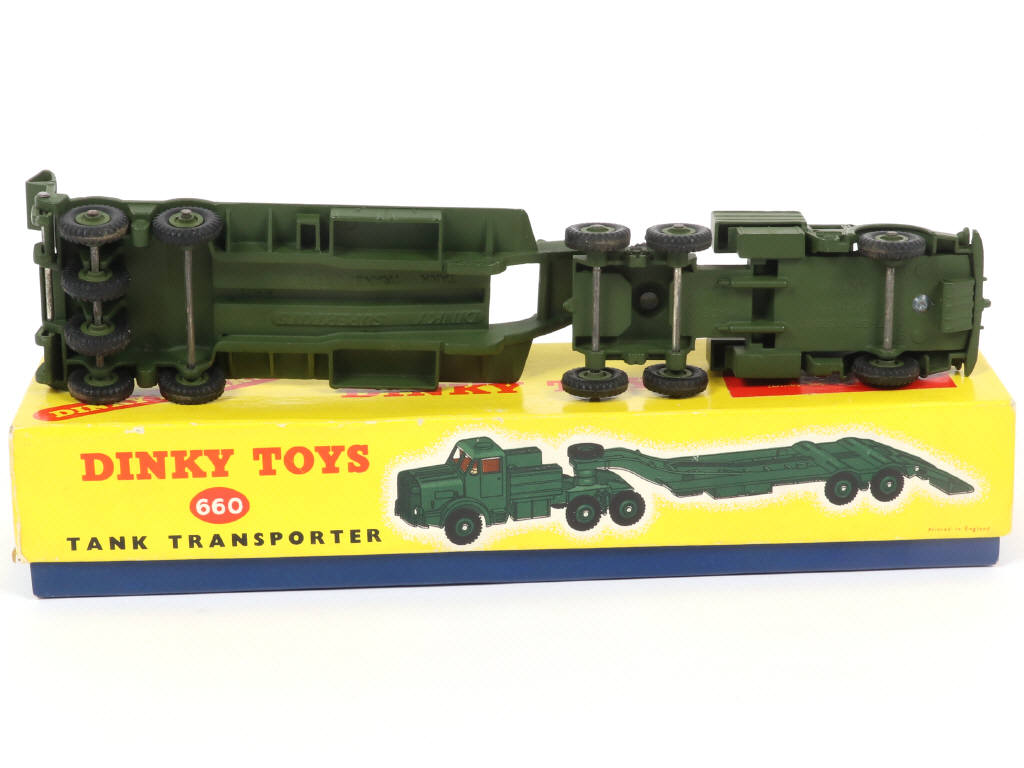 Lot 647 - DINKY TOYS (GB) (1)