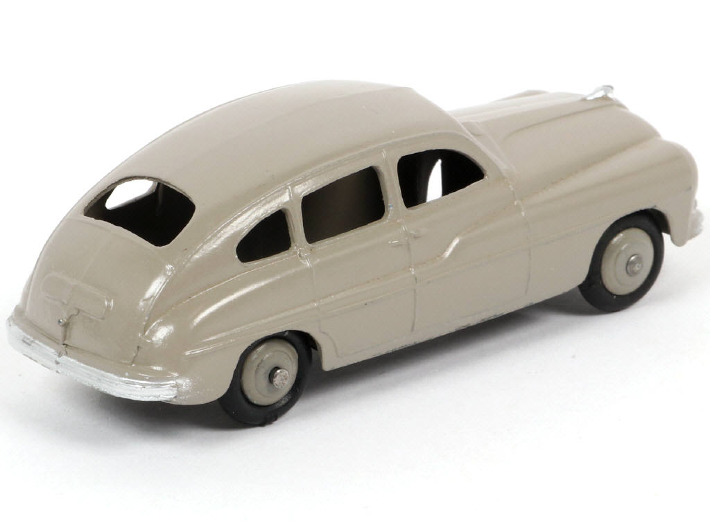 Lot 377 - DINKY TOYS (FRANCE) (1)