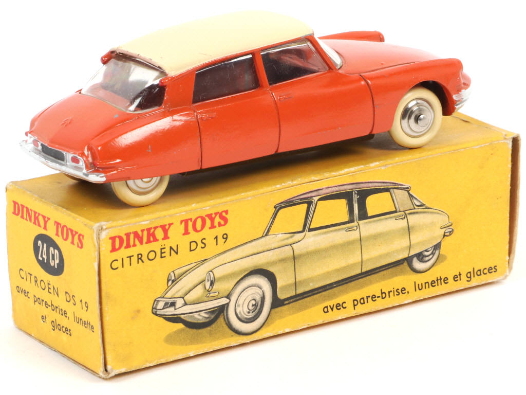 Lot 402 - DINKY TOYS (FRANCE) (1)