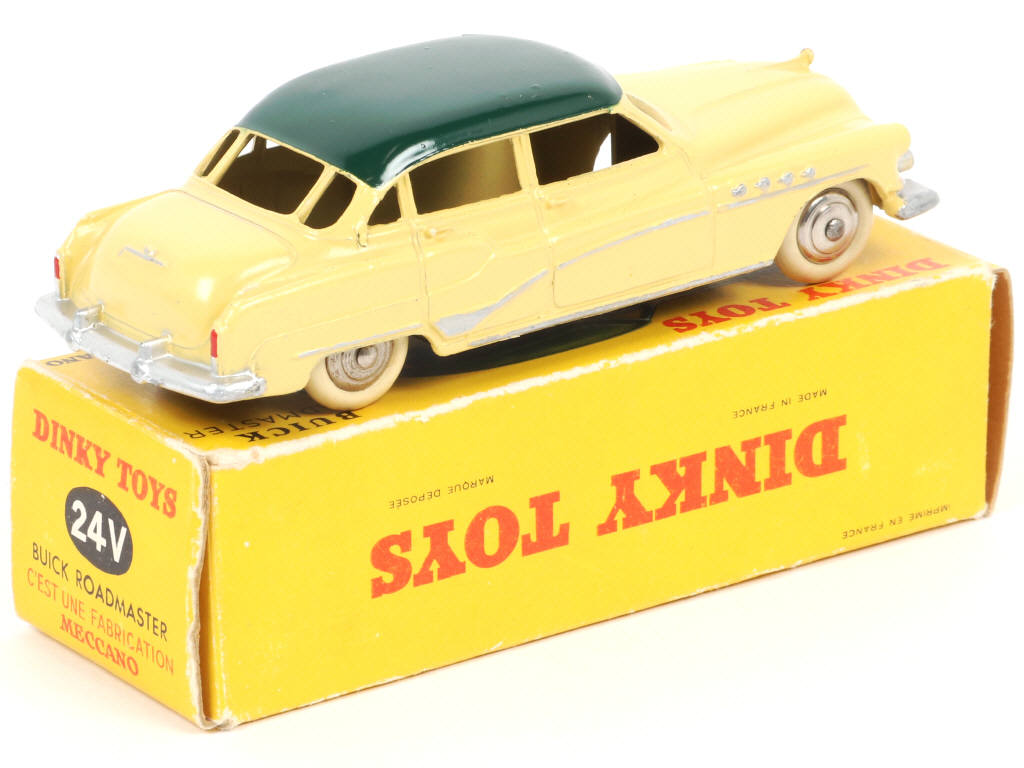 Lot 442 - DINKY TOYS (FRANCE) (1)