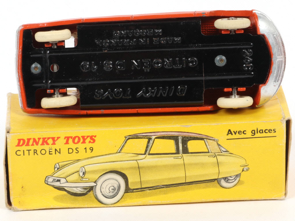 Lot 404 - DINKY TOYS (FRANCE) (1)