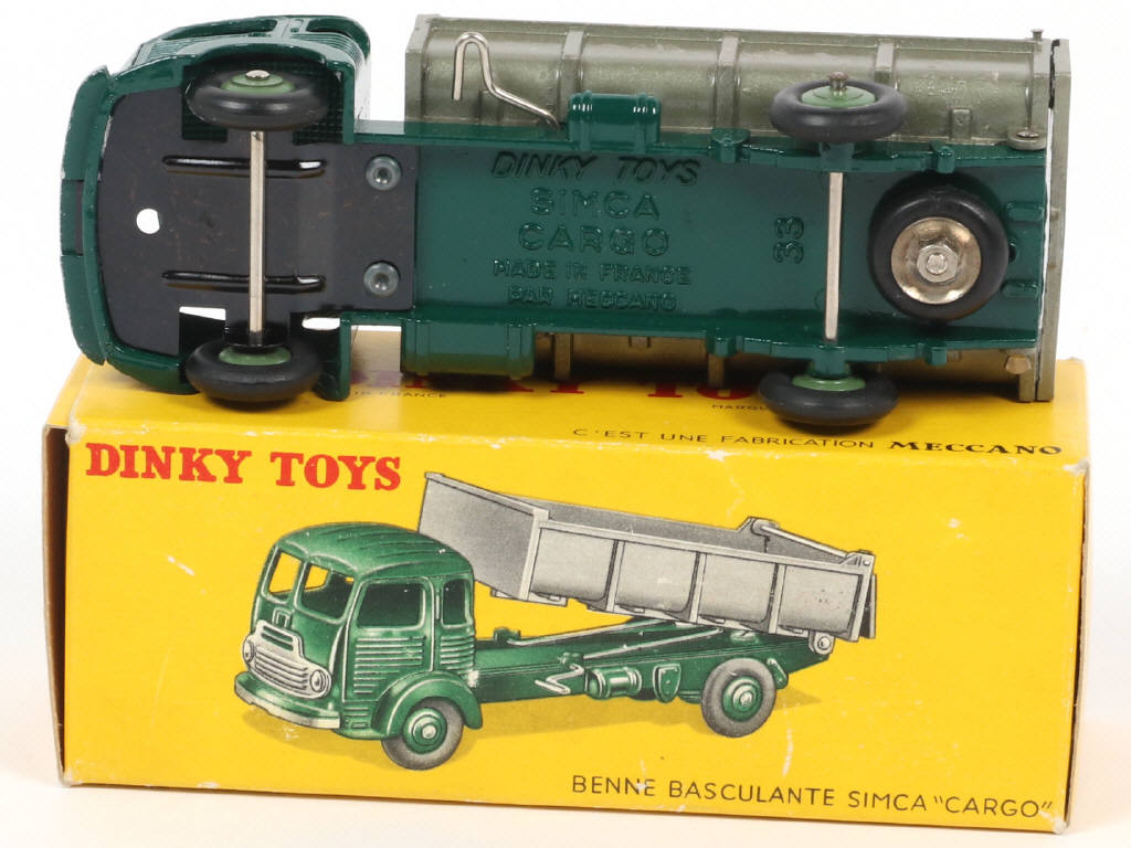 Lot 531 - DINKY TOYS (FRANCE) (1)